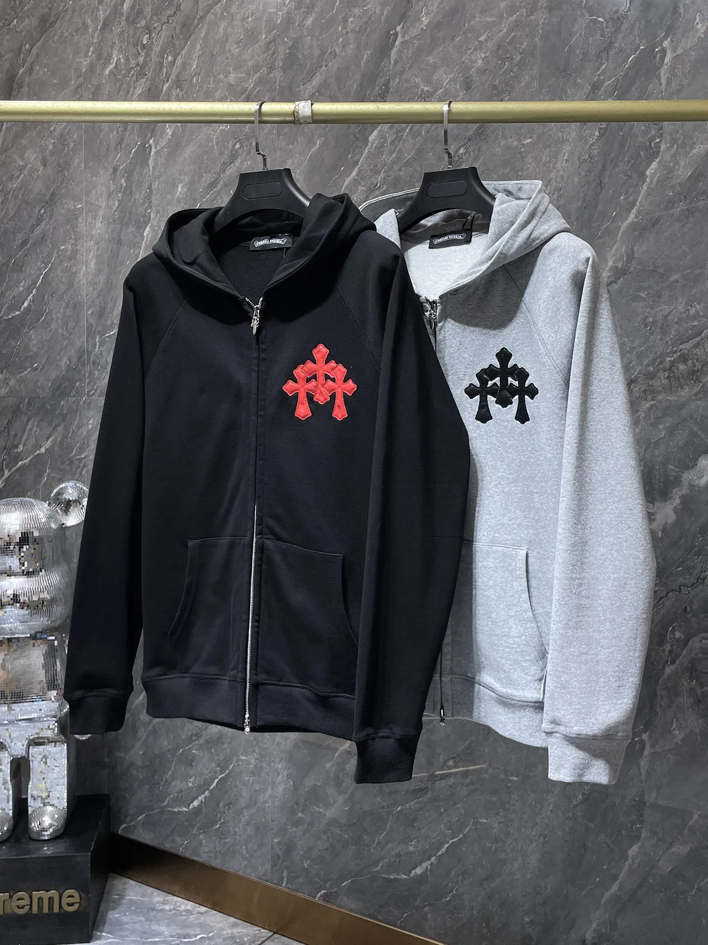 P260 Chrome Hearts counter synchronization ❤️ Same style as Tony Leung ❤️ Chrome patchwork leather cross long-sleeved zipper sweatshirt Improved customized version 1:1 high-weight high-quality fabric Recommended color: black gray Size: S, M, L, XL